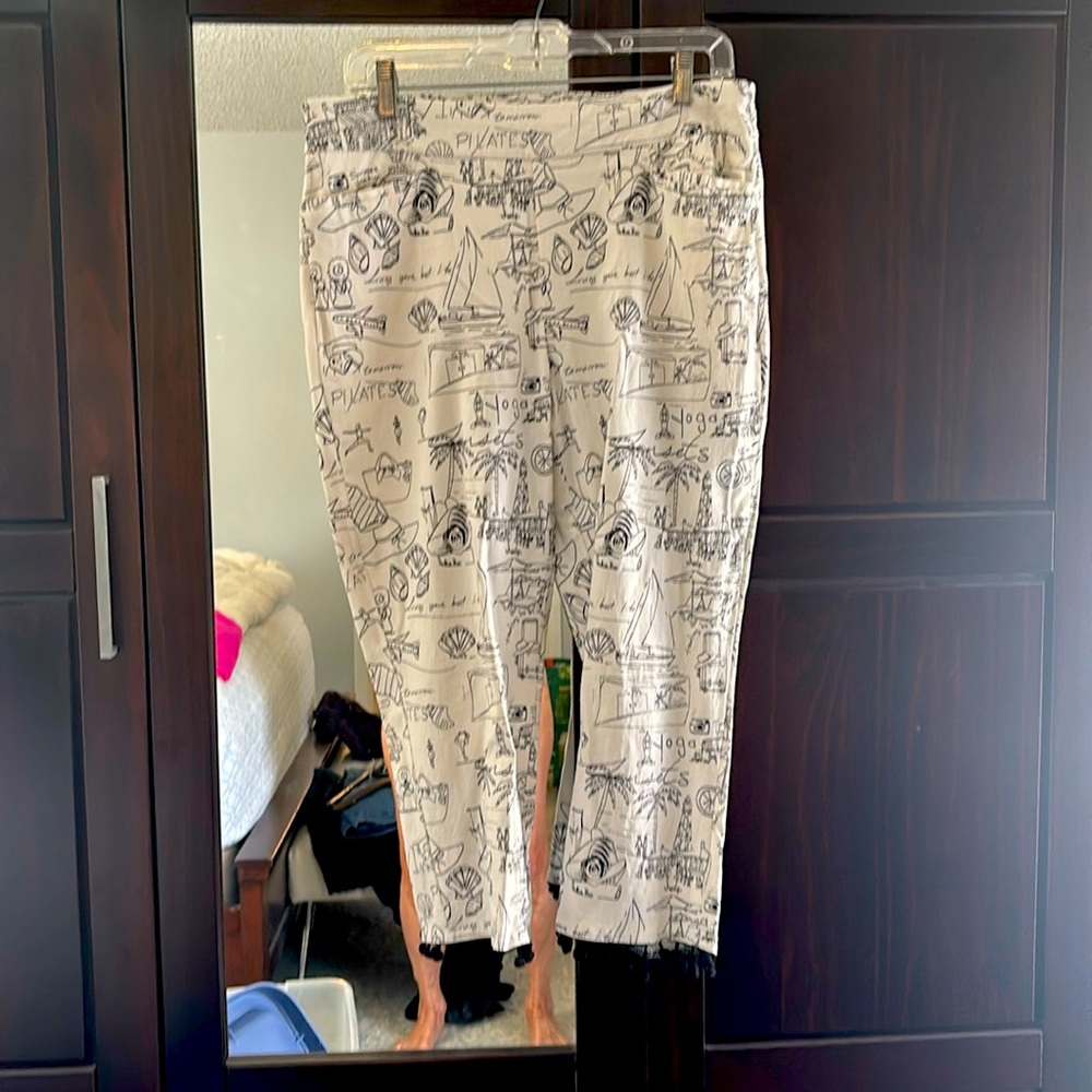 Chicos stretch pull on crops.